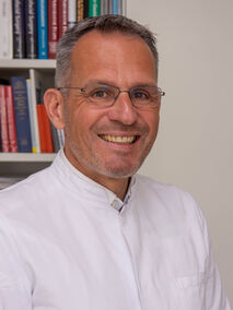 Portrait von Prof. Dr. med. Dr. med. dent.  Jürgen Hoffmann